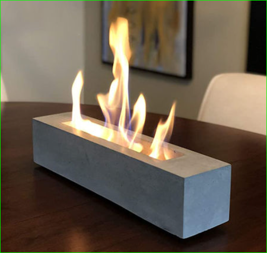 Decoratieve alcoholhaard met echt vuur, tafelhaard zonder rook.